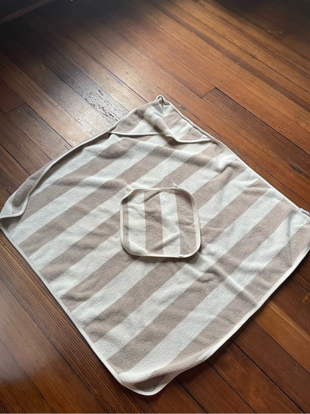 Burt’s bees baby hooded towel set